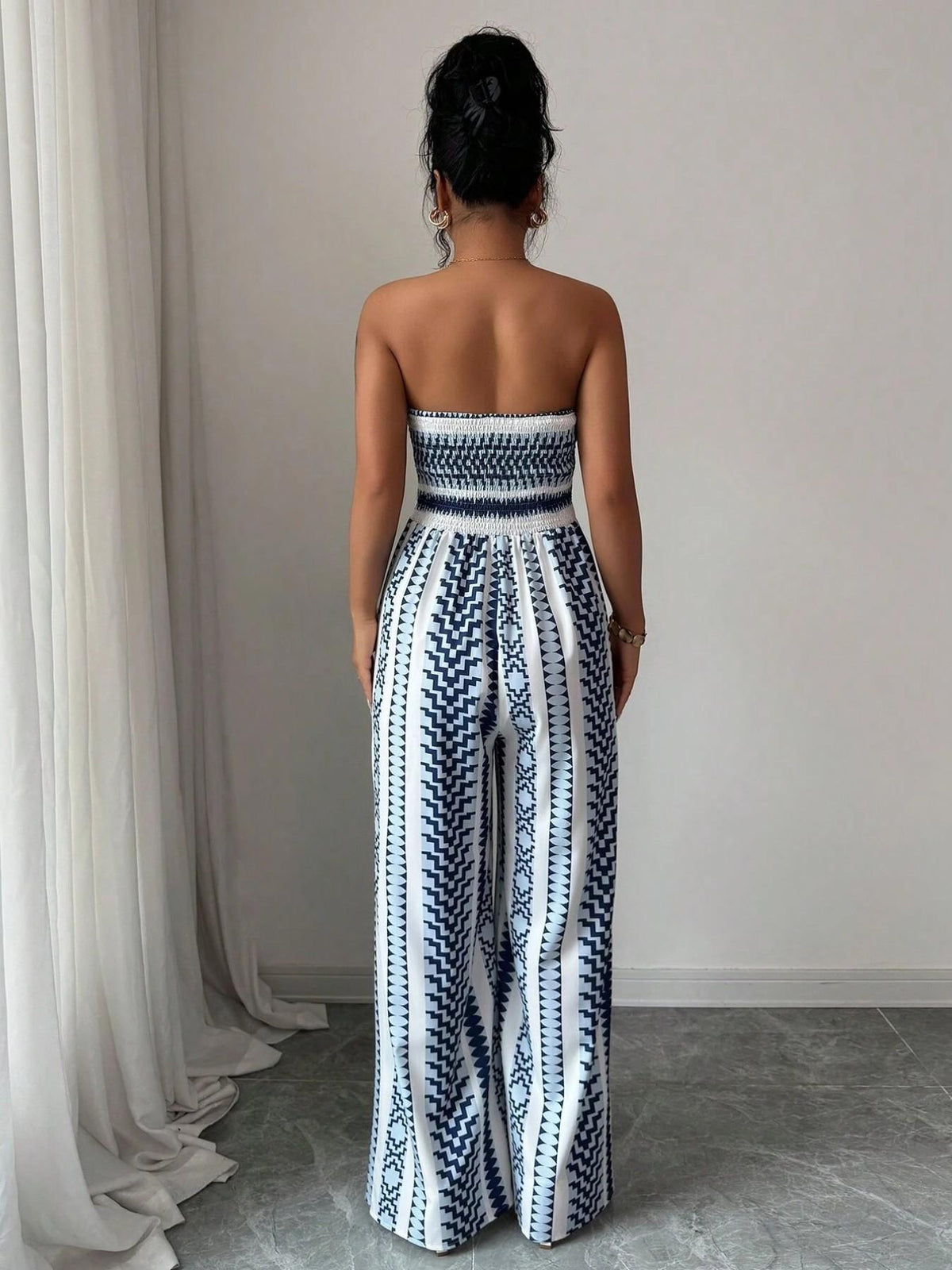 ✨👗 Geometric Jumpsuit with Halter Neckline & Side Slit – 50% OFF! Perfect for Beach, Office & Evening. 🔥✨