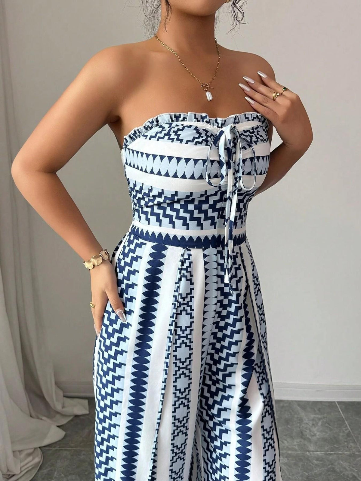✨👗 Geometric Jumpsuit with Halter Neckline & Side Slit – 50% OFF! Perfect for Beach, Office & Evening. 🔥✨